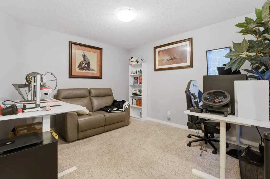 78 Hillcrest Street SW Airdrie AB T4B 0Y7
