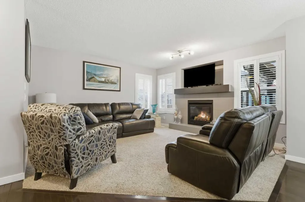 78 Hillcrest Street SW Airdrie AB T4B 0Y7