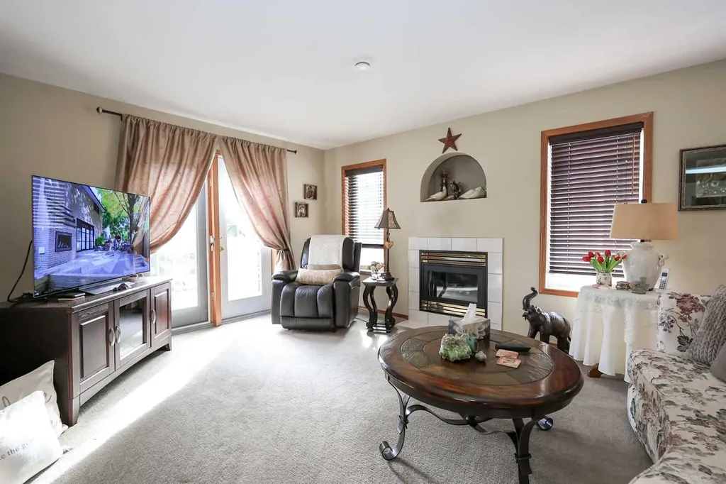 32 Daines Avenue Red Deer AB T4R 2Z5