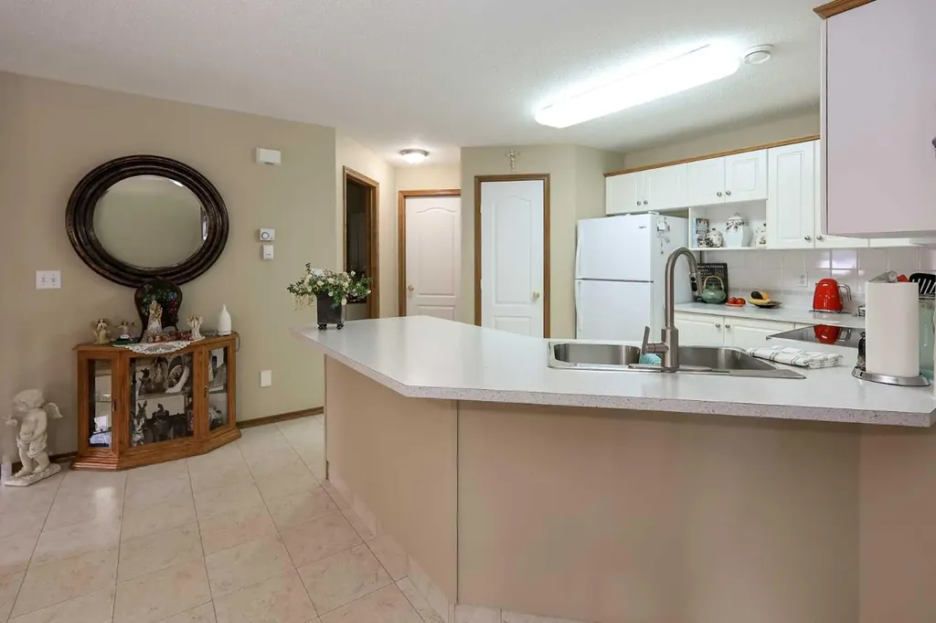 32 Daines Avenue Red Deer AB T4R 2Z5