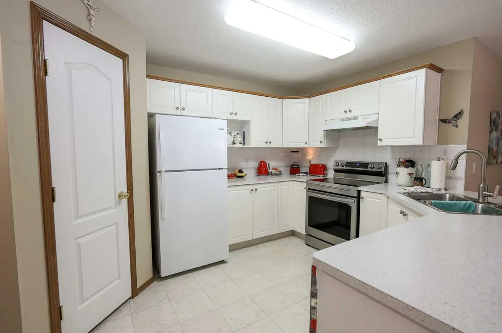 32 Daines Avenue Red Deer AB T4R 2Z5