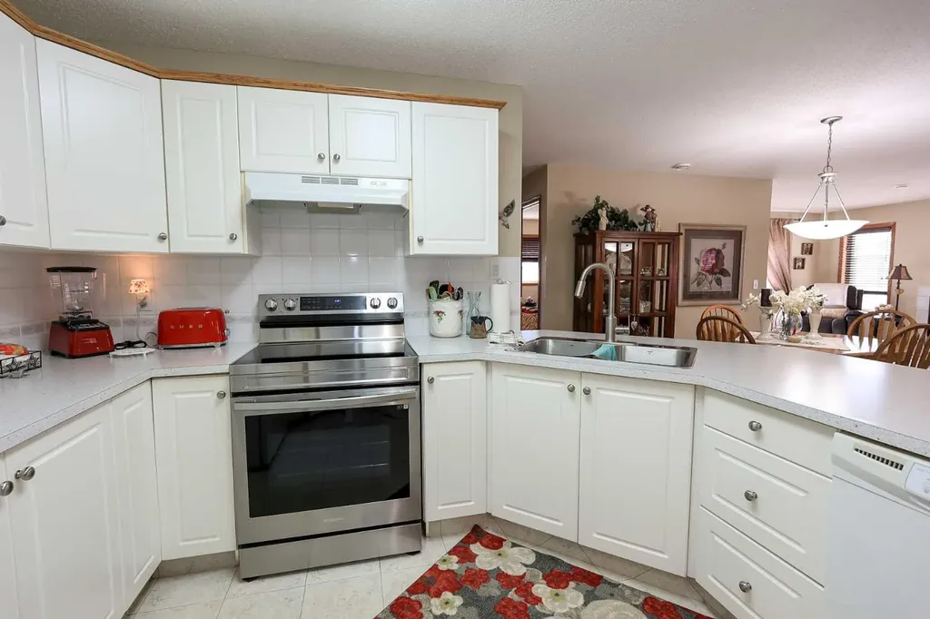 32 Daines Avenue Red Deer AB T4R 2Z5