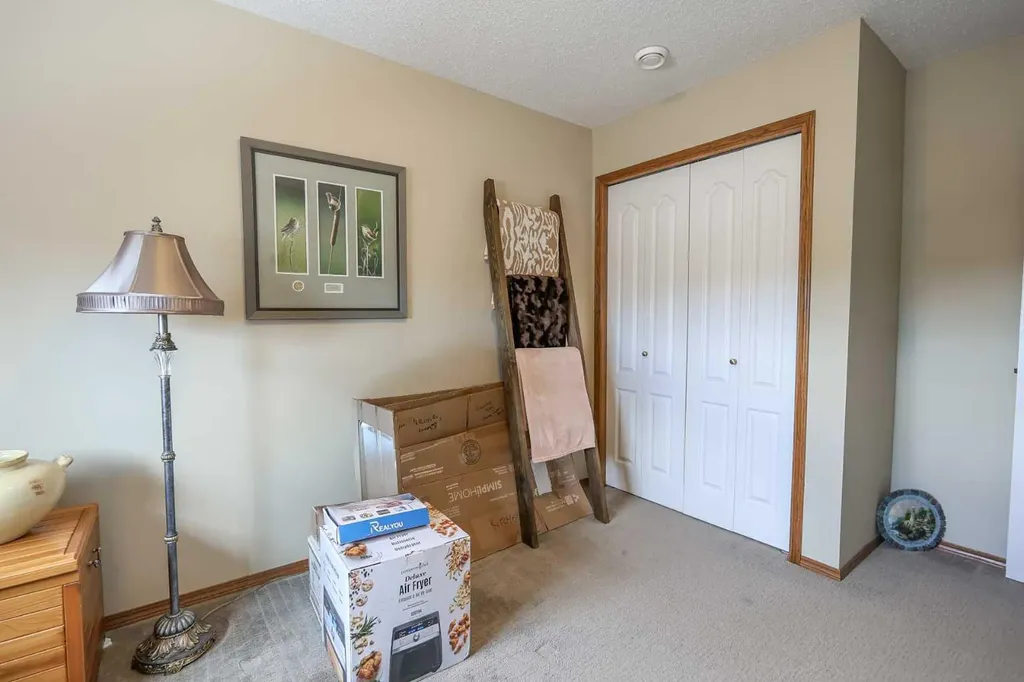 32 Daines Avenue Red Deer AB T4R 2Z5