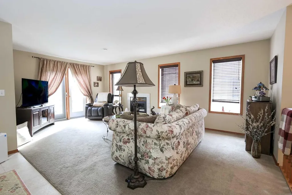 32 Daines Avenue Red Deer AB T4R 2Z5