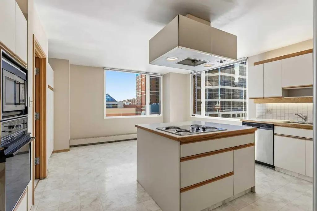 500 Eau Claire Avenue SW Calgary AB T2P 3R8