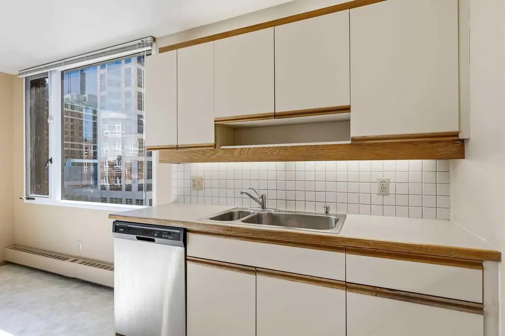 500 Eau Claire Avenue SW Calgary AB T2P 3R8