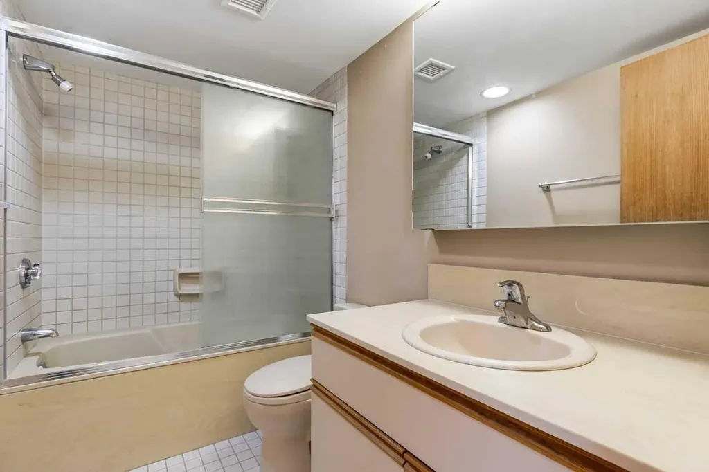 500 Eau Claire Avenue SW Calgary AB T2P 3R8