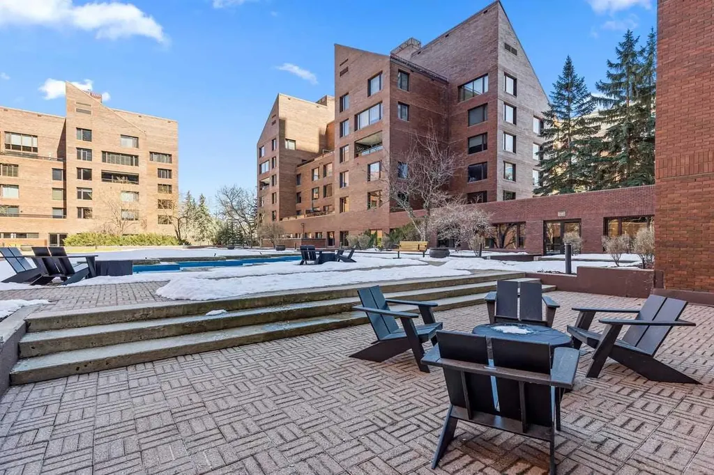 500 Eau Claire Avenue SW Calgary AB T2P 3R8
