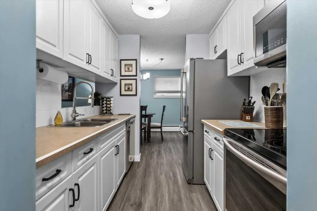 723 57 Avenue SW Calgary AB T2V4Z3