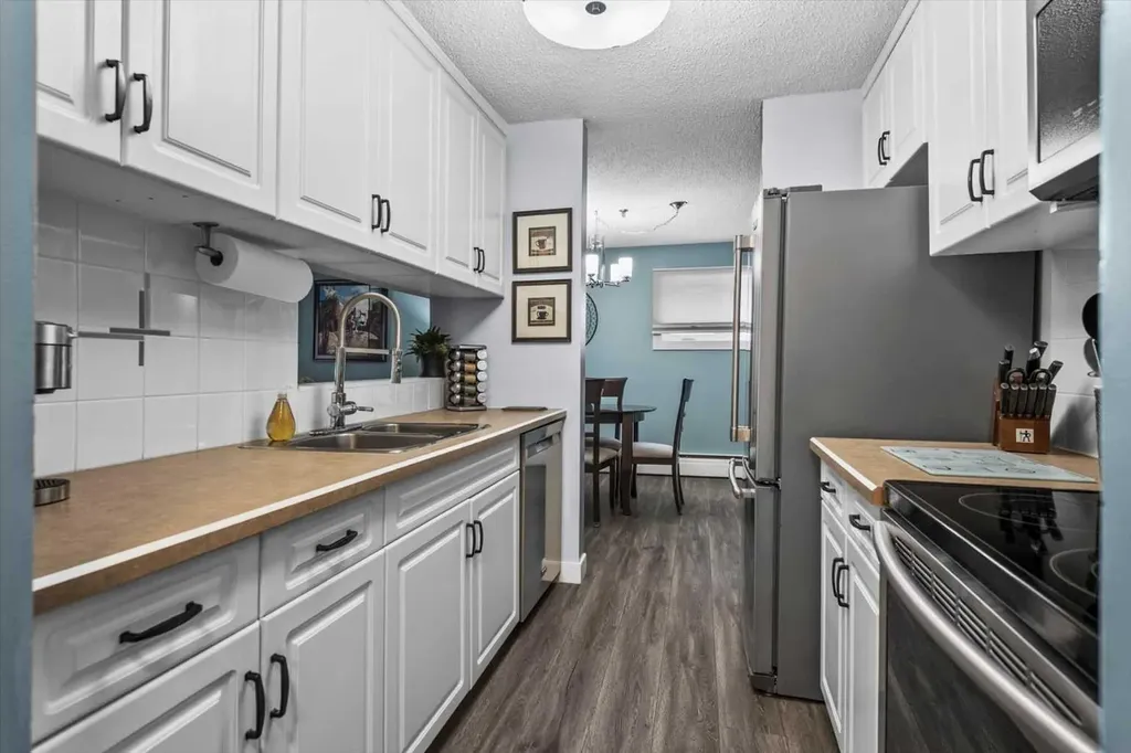 723 57 Avenue SW Calgary AB T2V4Z3