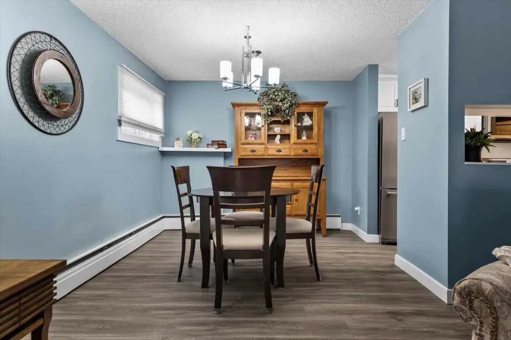 723 57 Avenue SW Calgary AB T2V4Z3