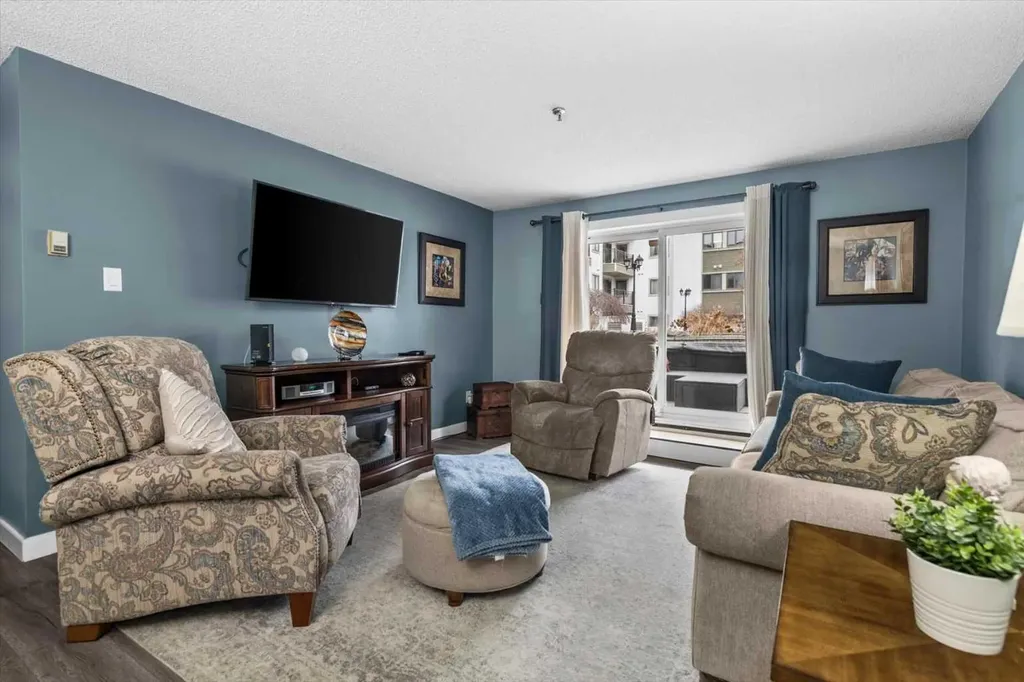 723 57 Avenue SW Calgary AB T2V4Z3
