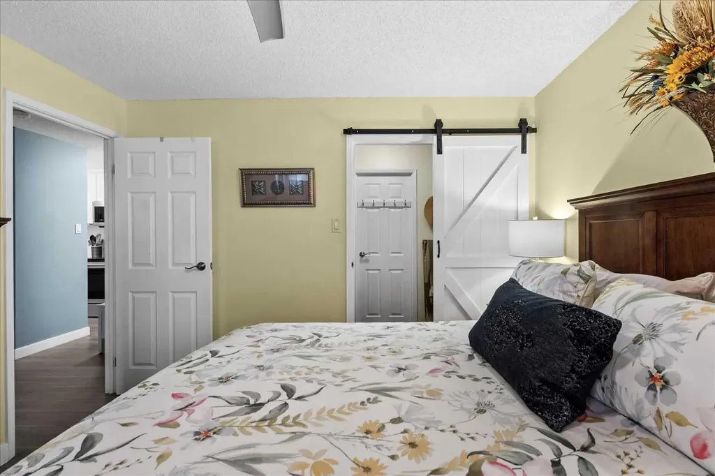 723 57 Avenue SW Calgary AB T2V4Z3