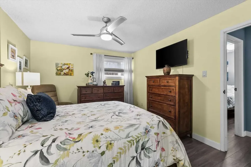 723 57 Avenue SW Calgary AB T2V4Z3