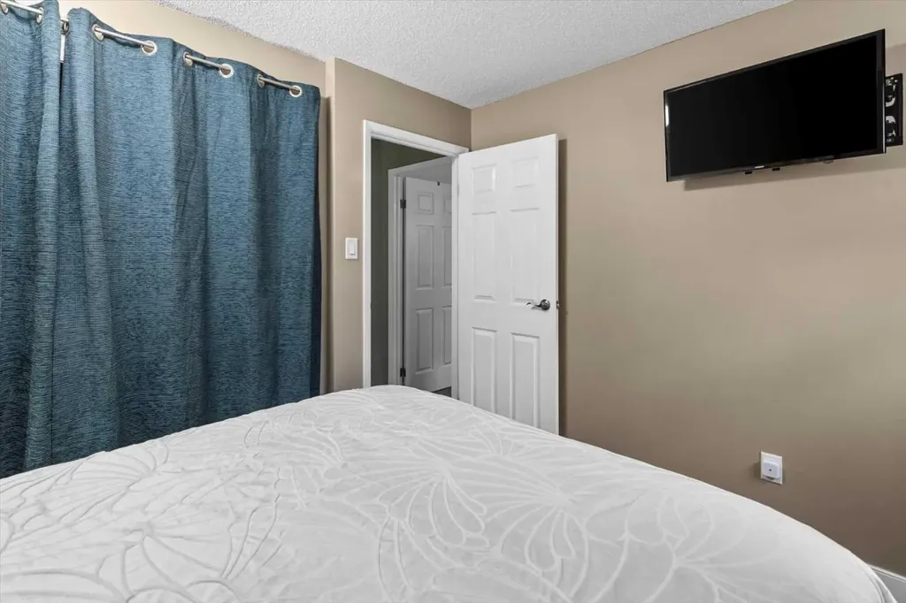 723 57 Avenue SW Calgary AB T2V4Z3