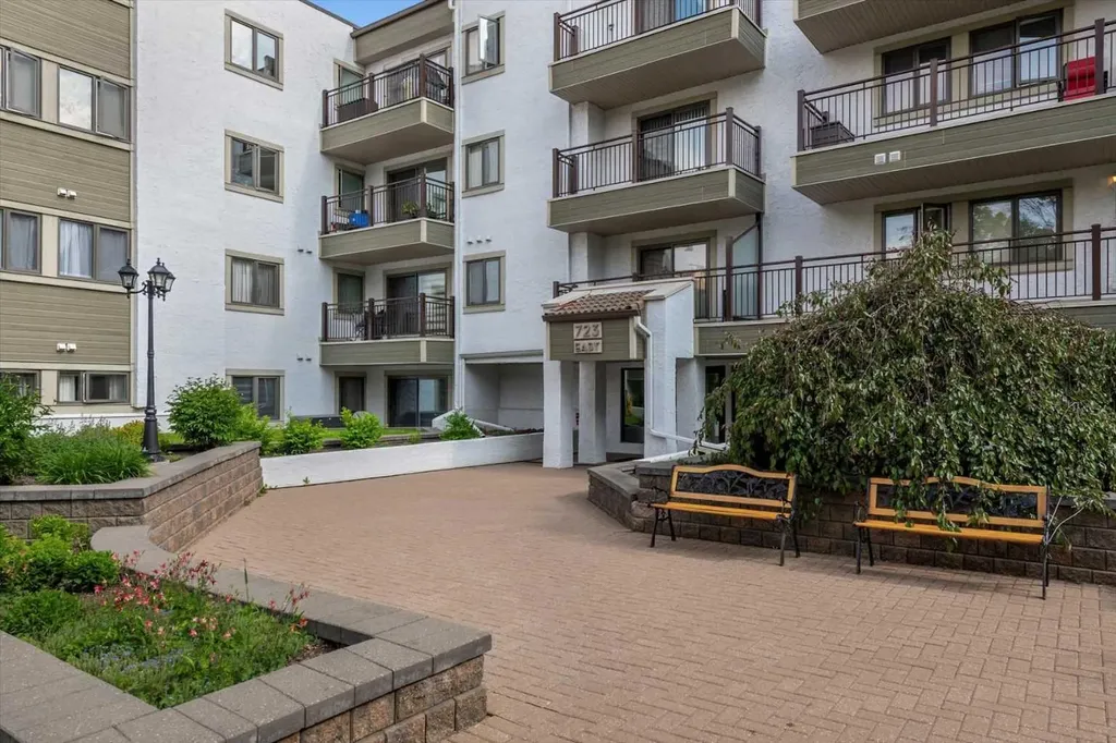 723 57 Avenue SW Calgary AB T2V4Z3