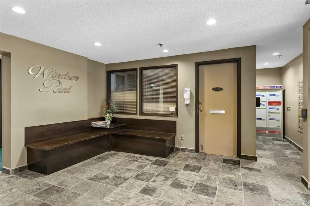 723 57 Avenue SW Calgary AB T2V4Z3