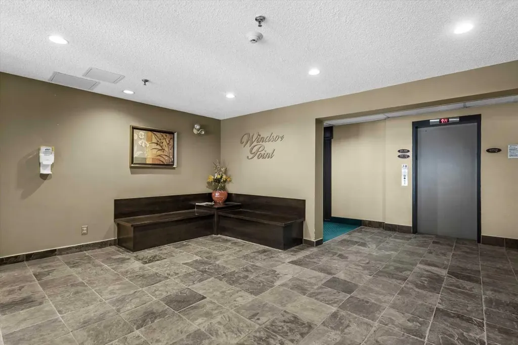 723 57 Avenue SW Calgary AB T2V4Z3