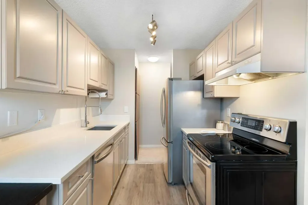 305 25 Avenue SW Calgary AB T2S 0L3