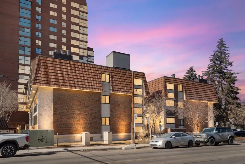 305 25 Avenue SW Calgary AB T2S 0L3