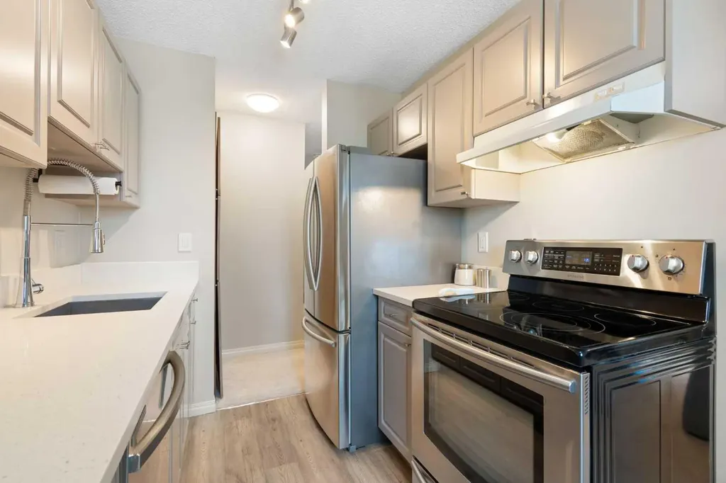 305 25 Avenue SW Calgary AB T2S 0L3