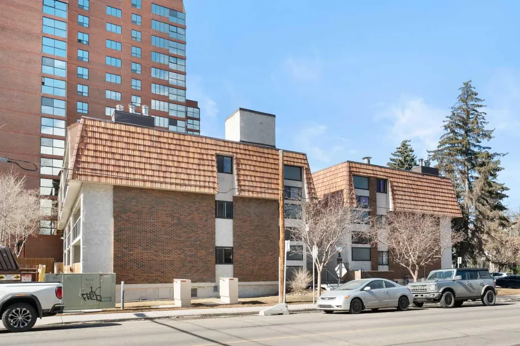 305 25 Avenue SW Calgary AB T2S 0L3