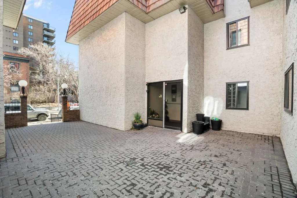 305 25 Avenue SW Calgary AB T2S 0L3