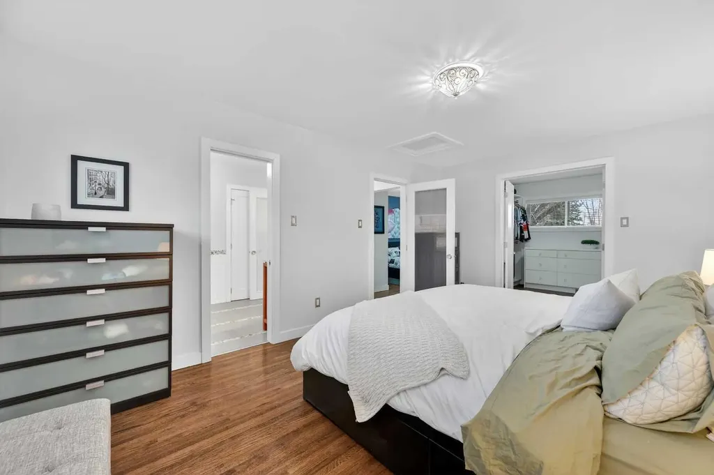 8027 Elbow Drive SW Calgary AB T2V 1K5
