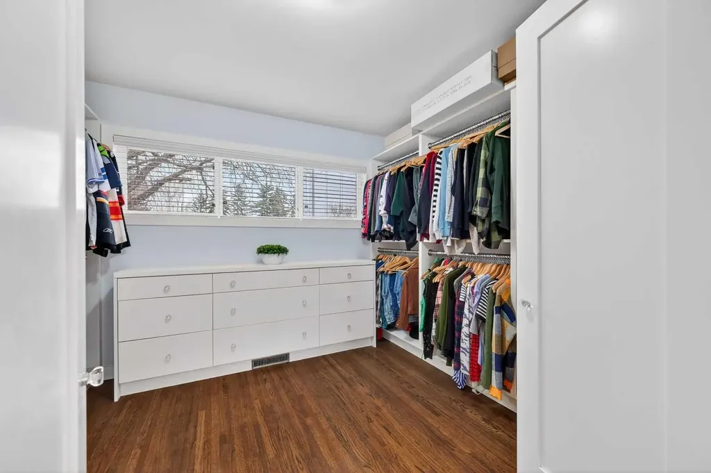 8027 Elbow Drive SW Calgary AB T2V 1K5