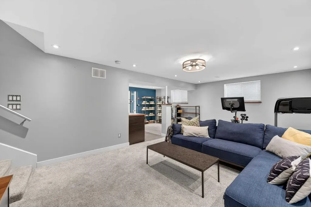 8027 Elbow Drive SW Calgary AB T2V 1K5