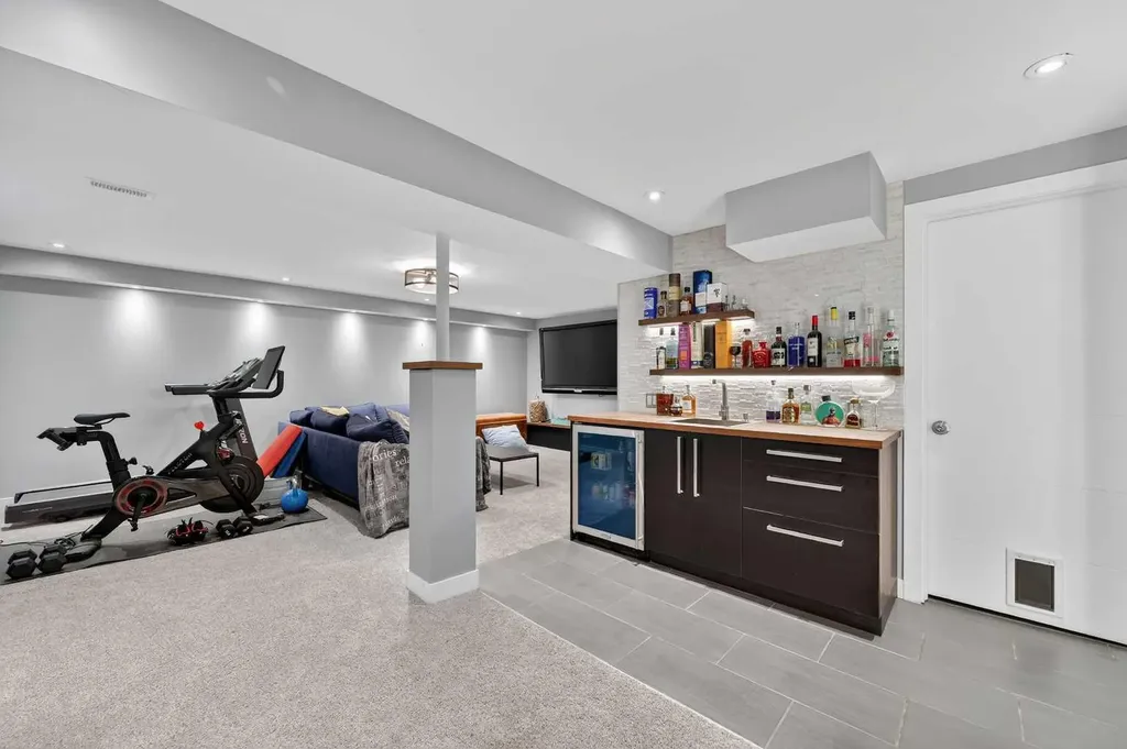 8027 Elbow Drive SW Calgary AB T2V 1K5