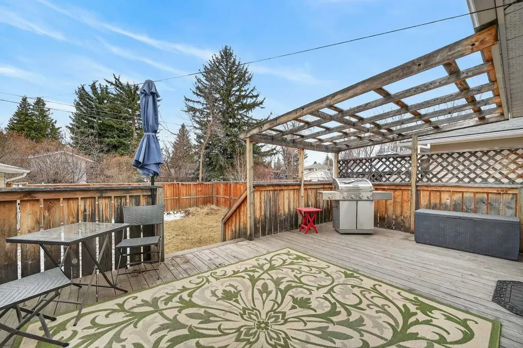 8027 Elbow Drive SW Calgary AB T2V 1K5