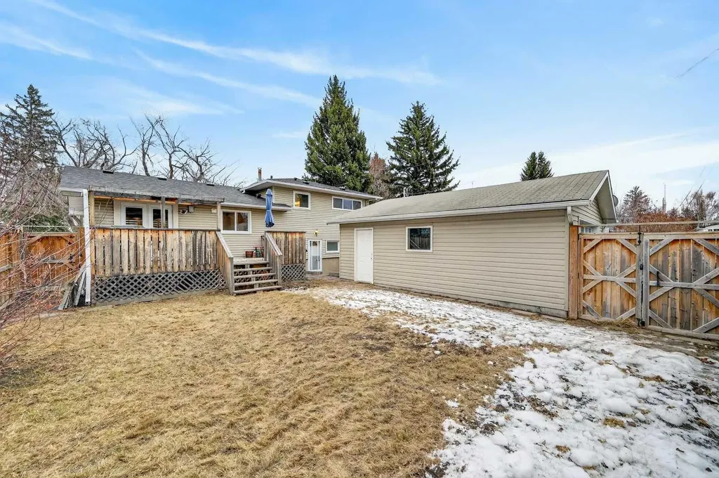 8027 Elbow Drive SW Calgary AB T2V 1K5