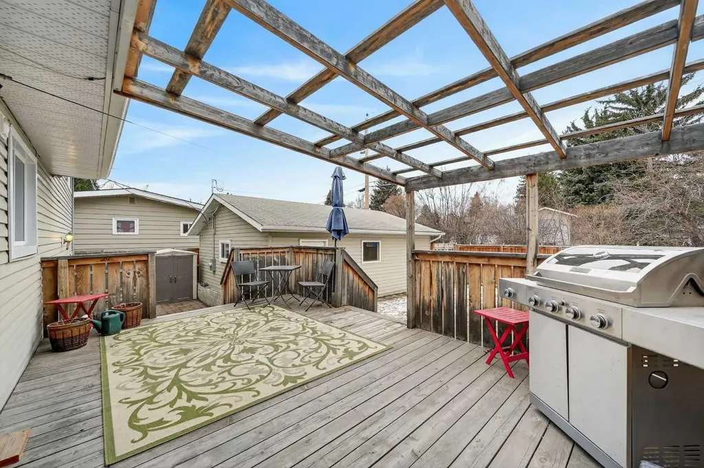 8027 Elbow Drive SW Calgary AB T2V 1K5