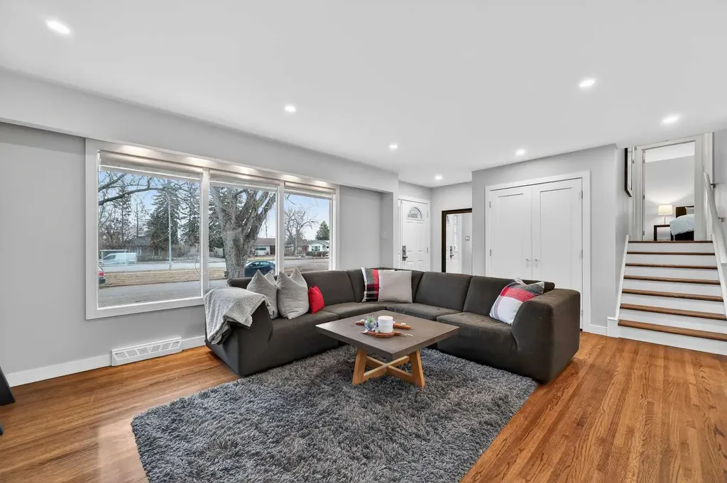 8027 Elbow Drive SW Calgary AB T2V 1K5