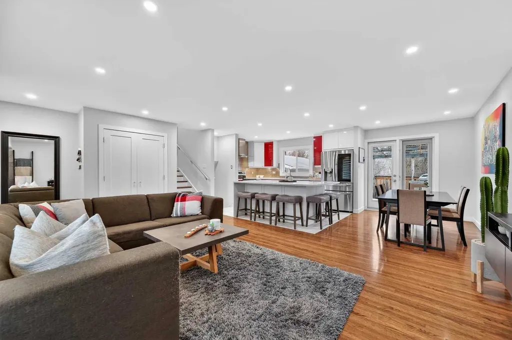 8027 Elbow Drive SW Calgary AB T2V 1K5