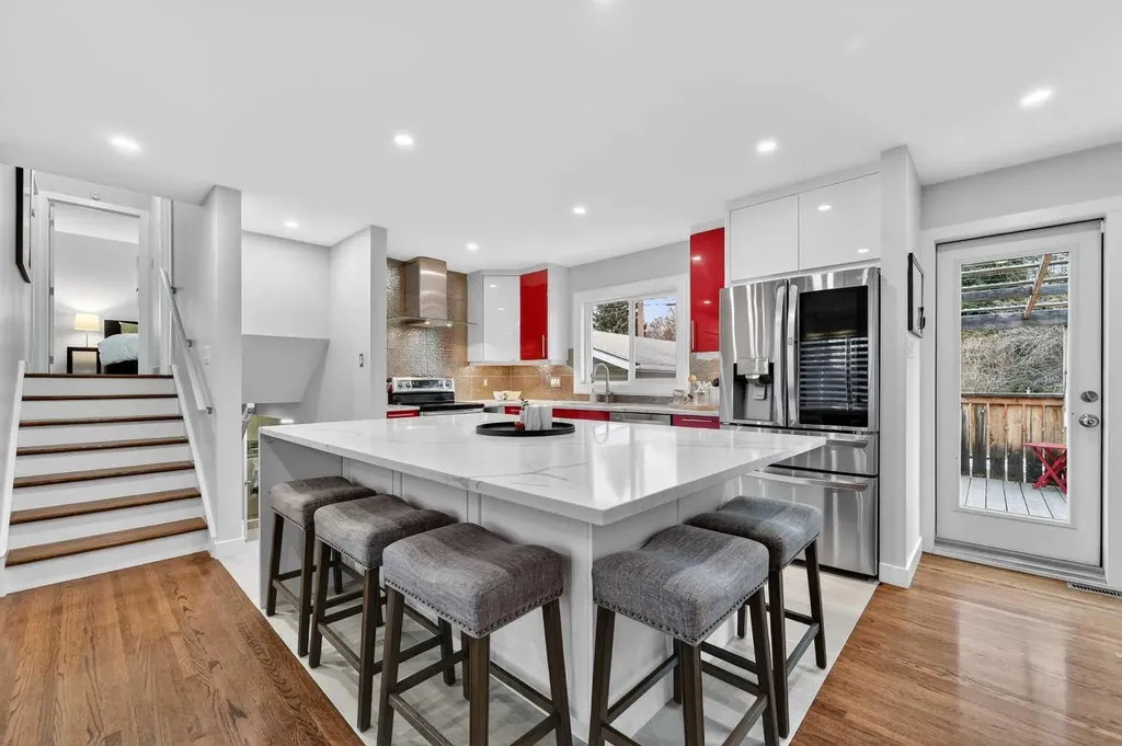 8027 Elbow Drive SW Calgary AB T2V 1K5