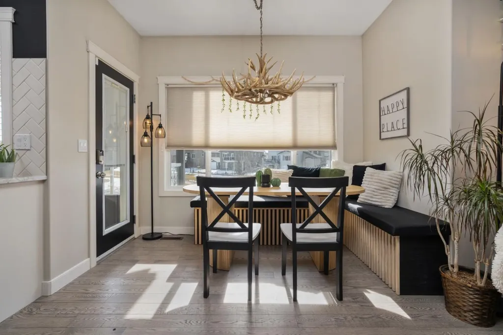 5215 35 Avenue Camrose AB T4V 5H5