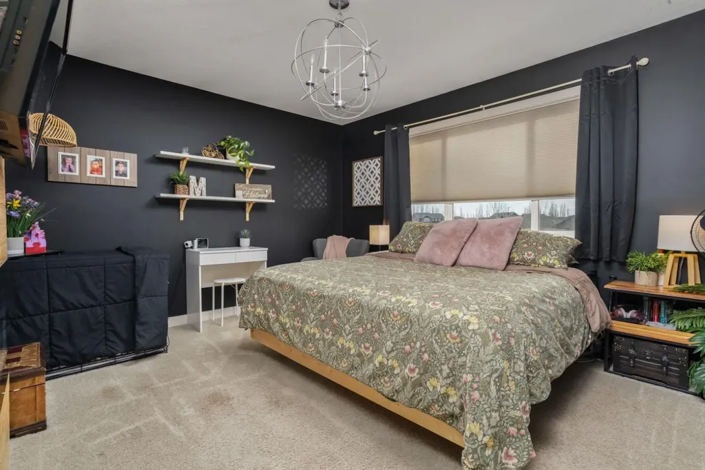 5215 35 Avenue Camrose AB T4V 5H5