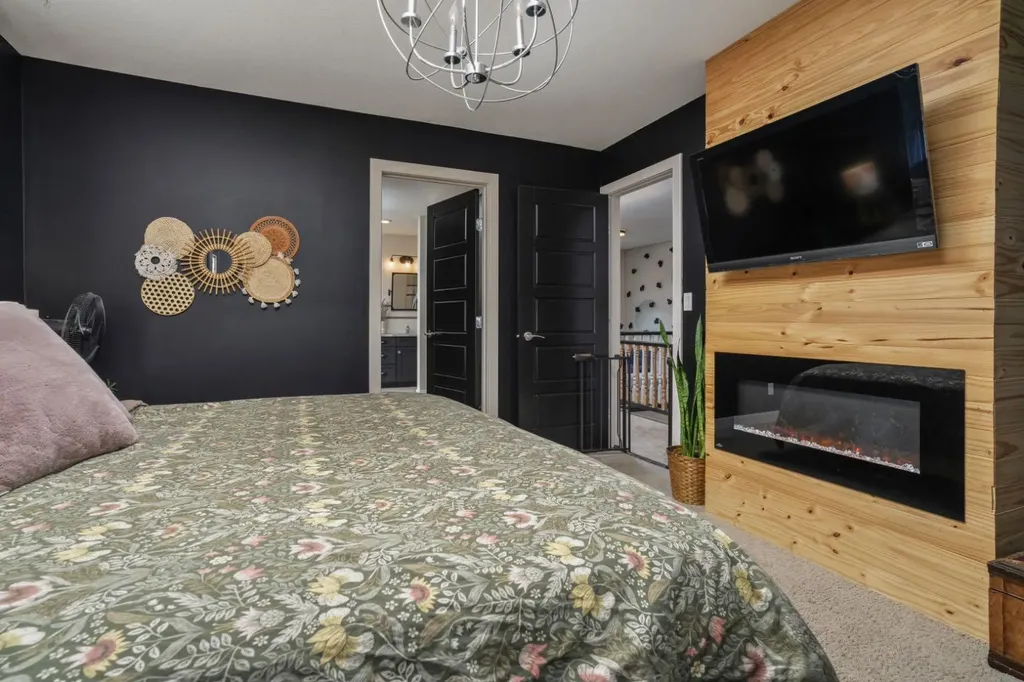 5215 35 Avenue Camrose AB T4V 5H5