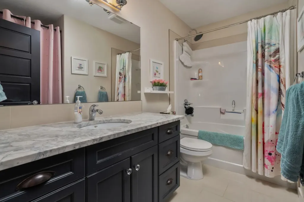 5215 35 Avenue Camrose AB T4V 5H5