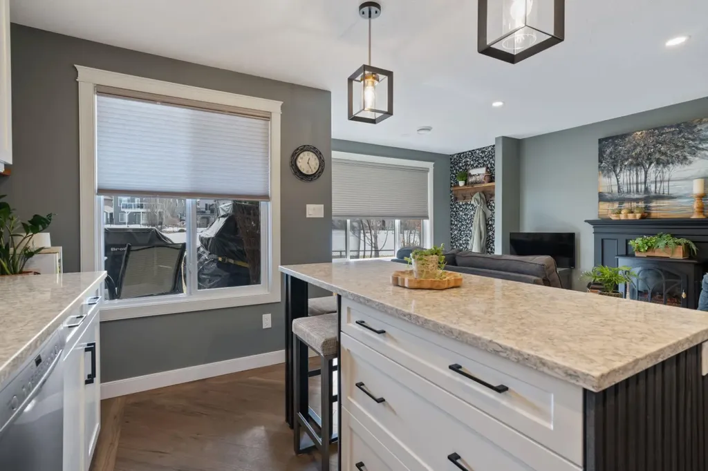 5215 35 Avenue Camrose AB T4V 5H5