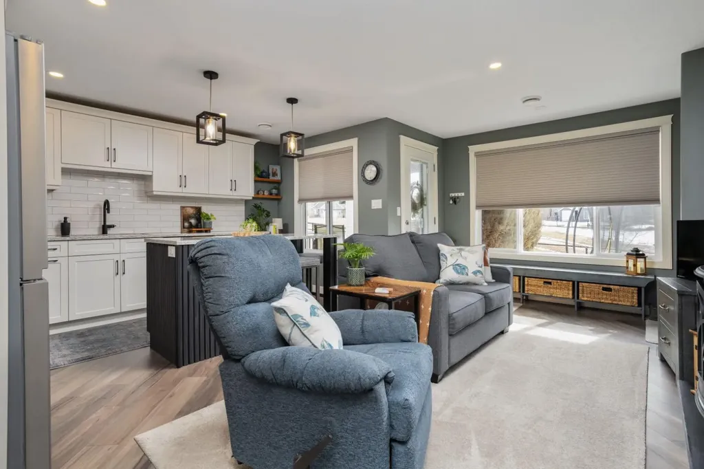 5215 35 Avenue Camrose AB T4V 5H5