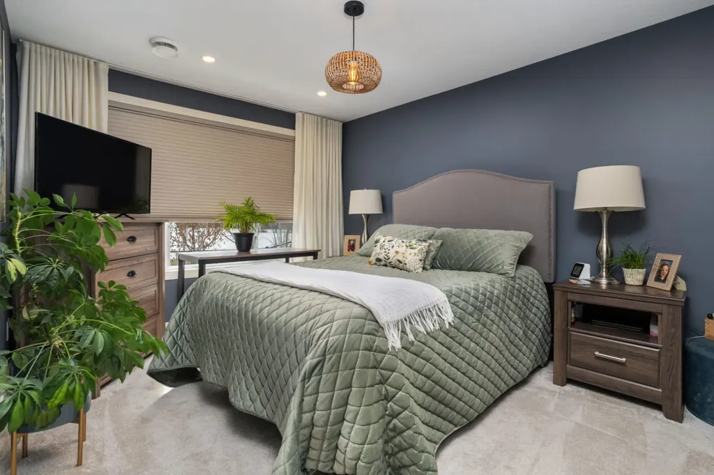 5215 35 Avenue Camrose AB T4V 5H5
