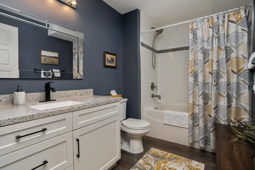 5215 35 Avenue Camrose AB T4V 5H5