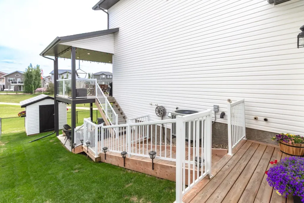 5215 35 Avenue Camrose AB T4V 5H5