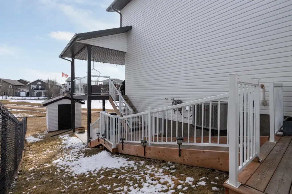 5215 35 Avenue Camrose AB T4V 5H5