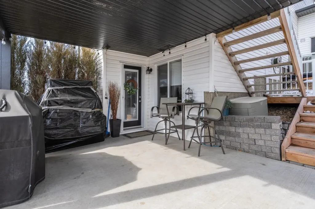 5215 35 Avenue Camrose AB T4V 5H5