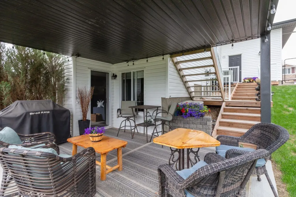 5215 35 Avenue Camrose AB T4V 5H5