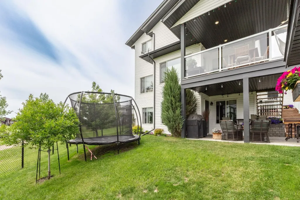 5215 35 Avenue Camrose AB T4V 5H5